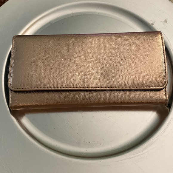 Pink Metallic Wallet🌸🌸🌸 - Picture 2 of 8